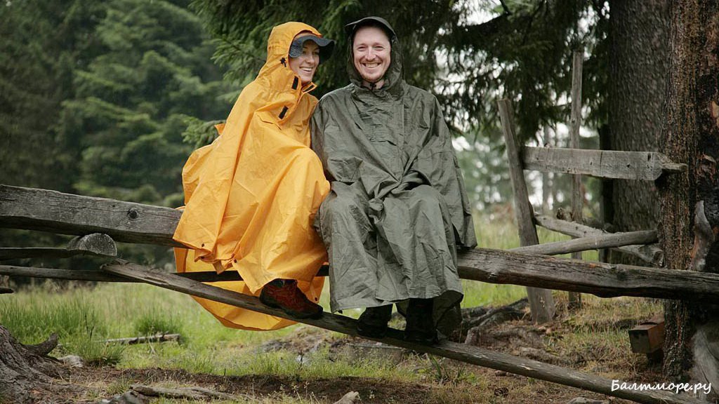 Как в походе защитить себя от дождя